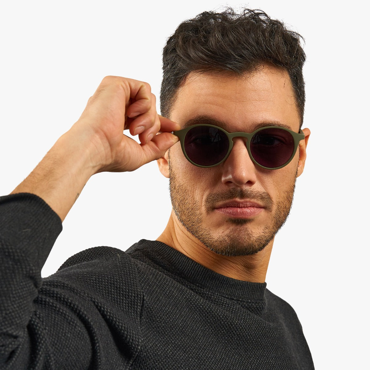 Luxreaders stylish Men's Læsø Dark Army Sunglasses. Made from Rubber in a Round shape.