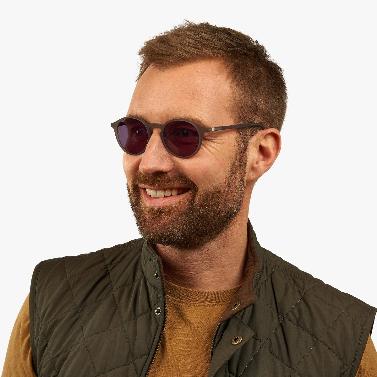 Luxreaders stylish Men's Læsø Grey Sunglasses. Made from Rubber in a Round shape.