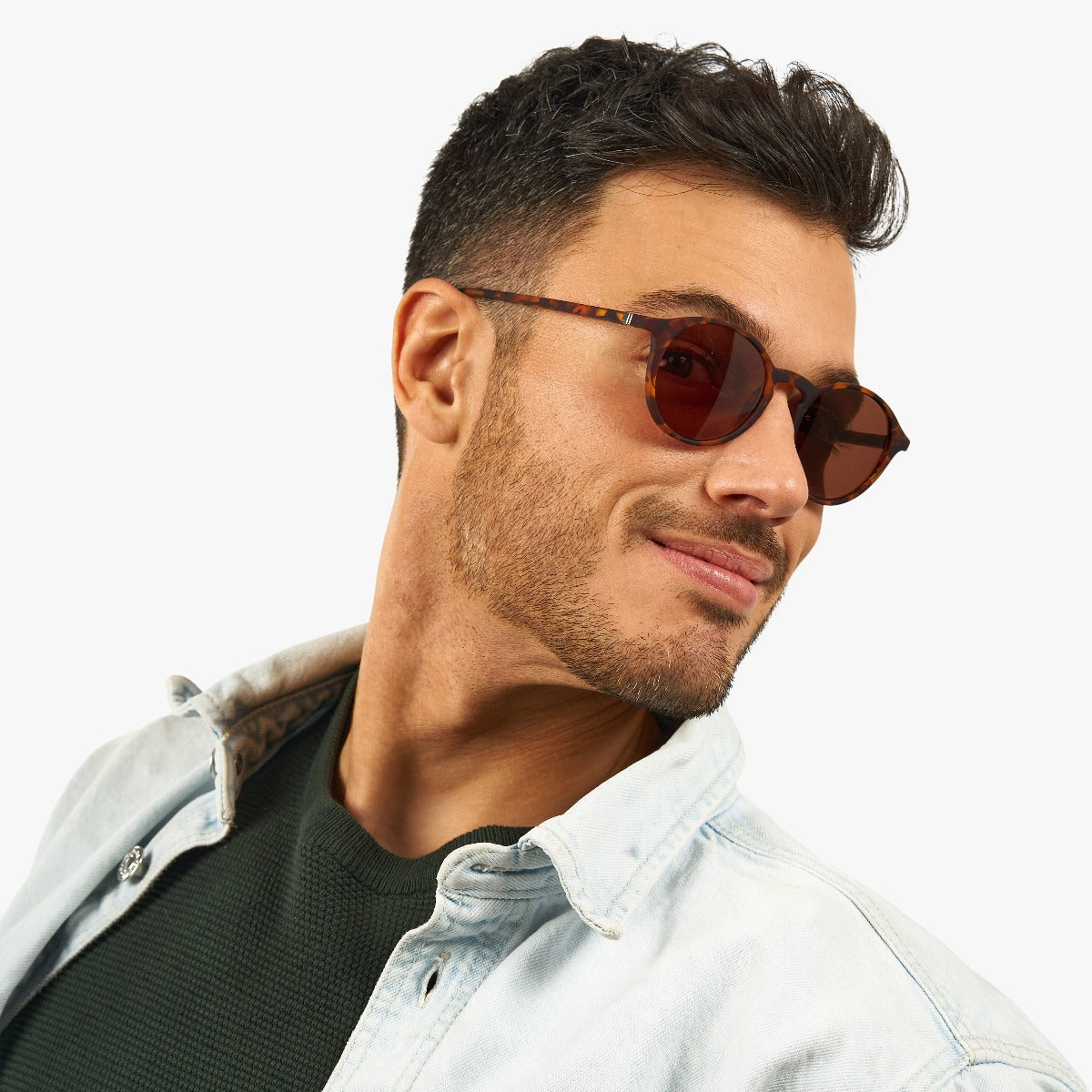 Luxreaders stylish Men's Læsø Turtle Sunglasses. Made from Rubber in a Round shape.