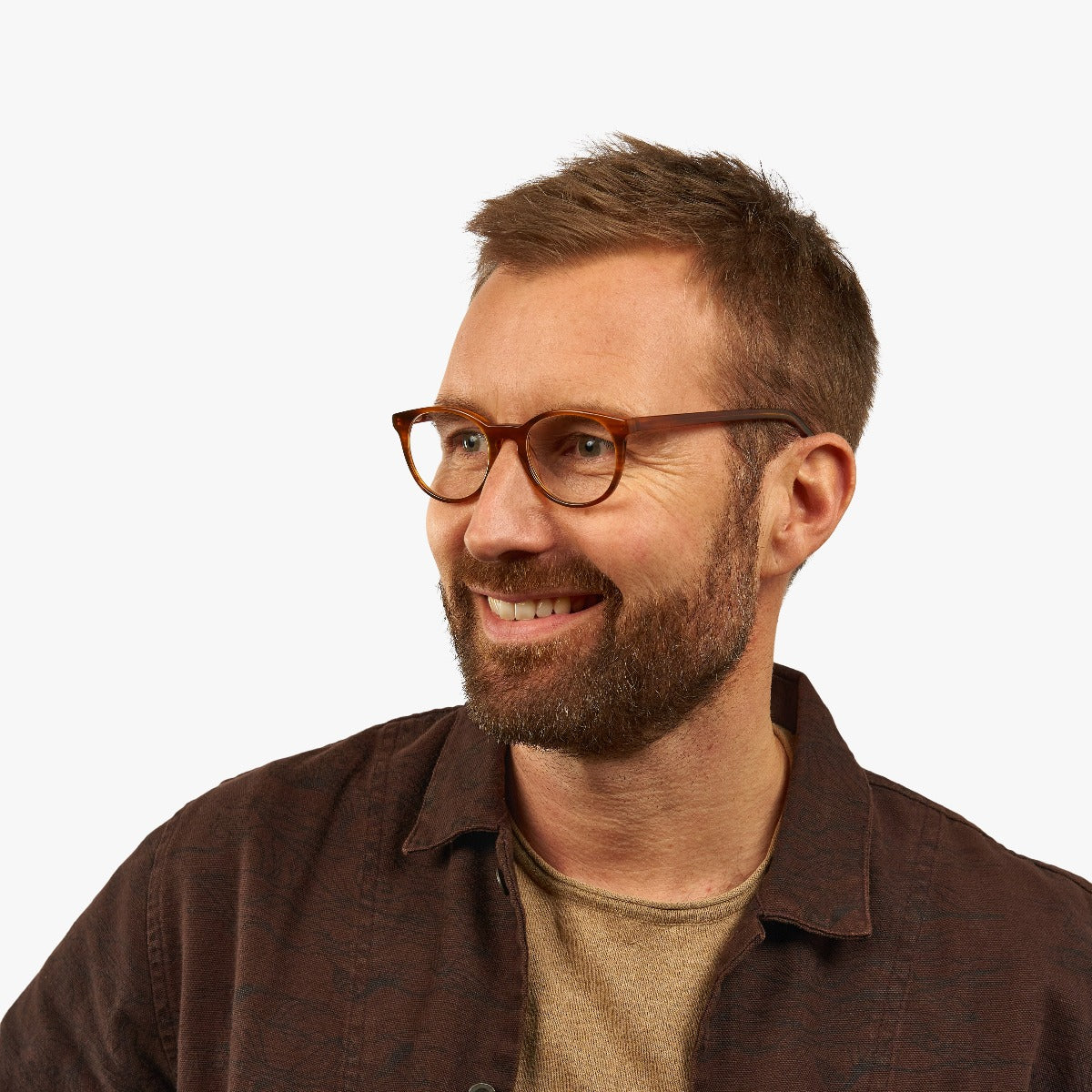 mens-orebro-shiny-walnut_blue-light-glasses_male-model-1.jpg?v=1771426813&width=1200