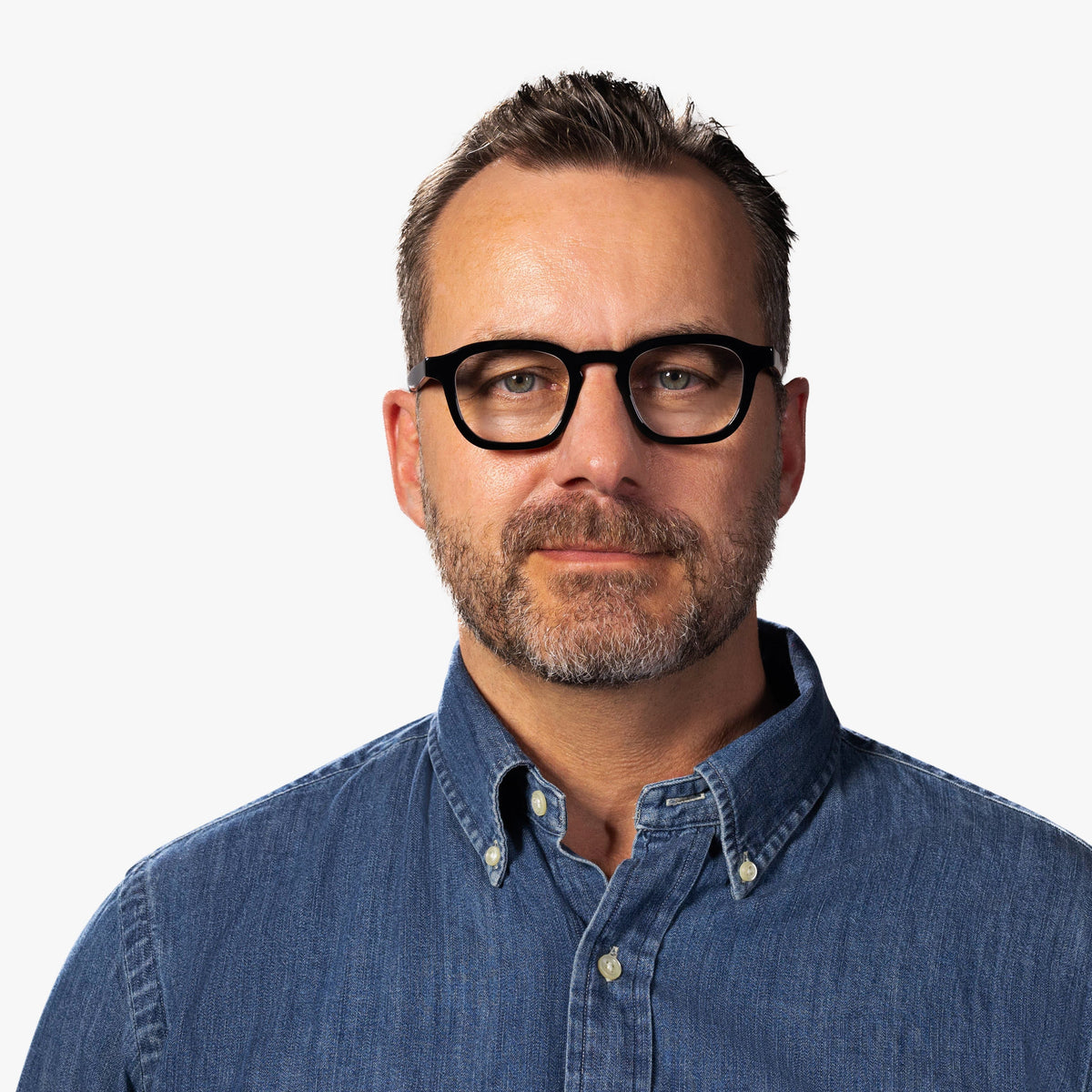 mens-reykjavik-black_reading-glasses_male-model-1.jpg?v=1771428665&width=1200