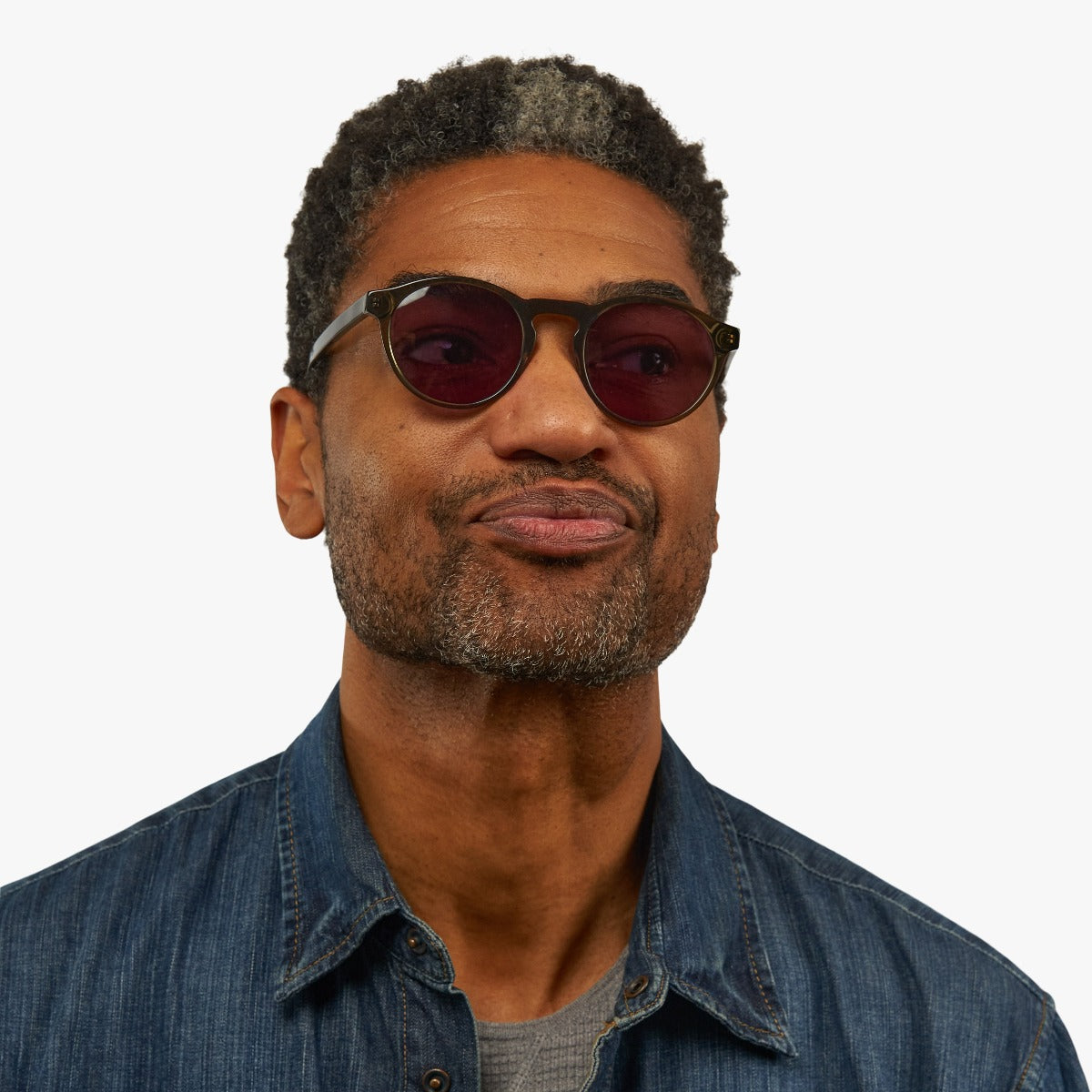 Person wearing Trondheim Shiny Olive sunglasses with round lenses